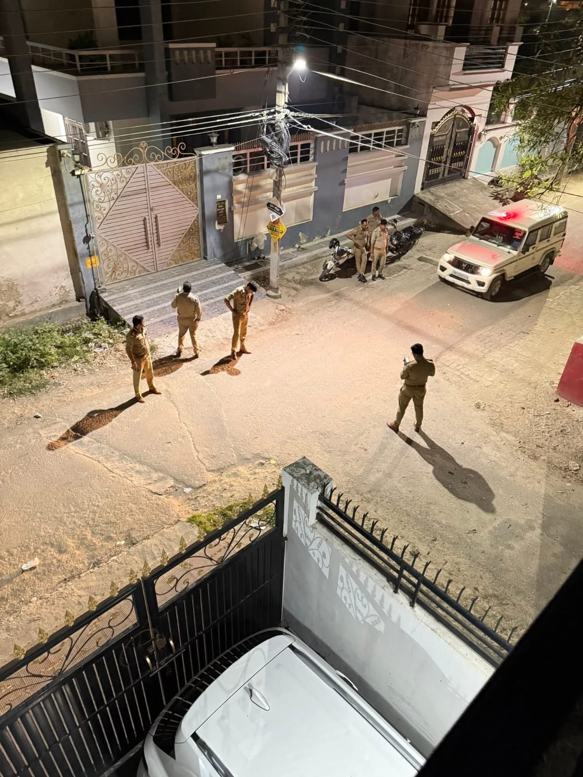 सपा नेता माता प्रसाद पांडेय हाउस अरेस्ट