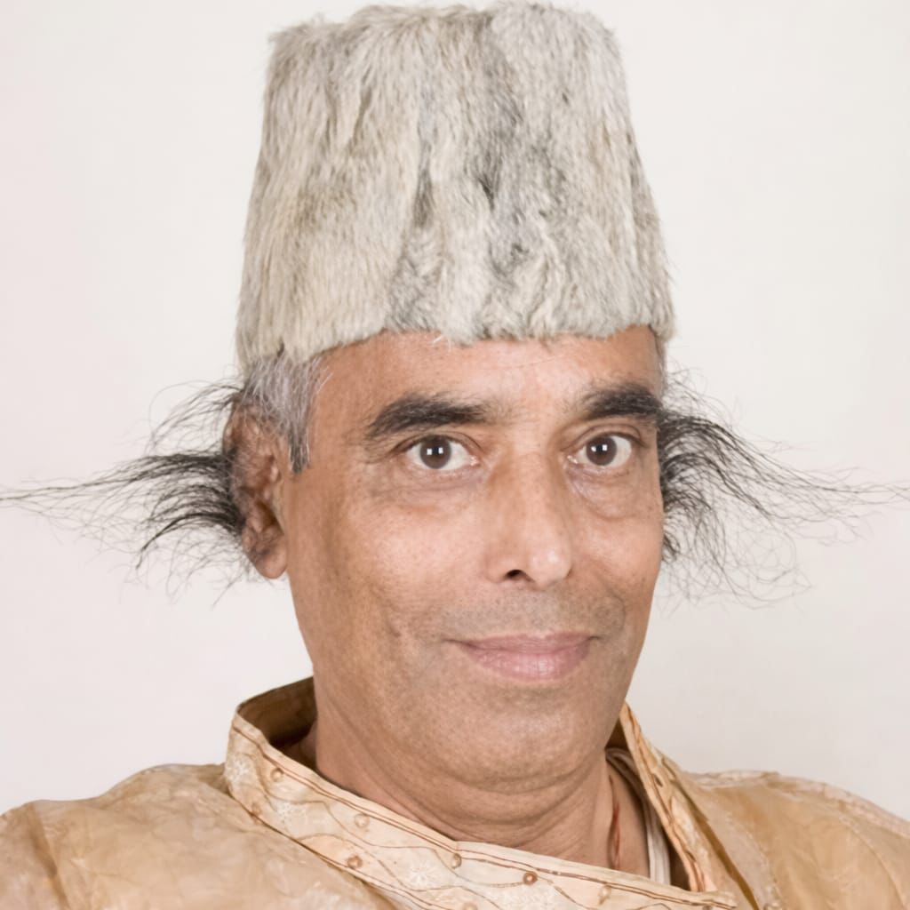 कानपुर के राधाकांत वाजपेई के कानों के बालों की लंबाई 25 सेंटीमीटर थी आज निधन हो गया