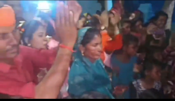 पलिया विधानसभा क्षेत्र में रोमी साहनी ने बेटियों के विवाह समारोहों में नवविवाहित जोड़ों को आशीर्वाद दिया