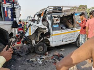 लखीमपुर खीरी के ईसानगर इलाके में भीषण सड़क हादसा