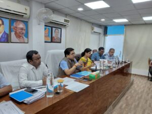 भीषण गर्मी को देखते हुये विद्युत आपूर्ति व्यवस्था की समीक्षा हेतु अपर मुख्य सचिव ऊर्जा पहुॅचे लेसा मुख्यालय