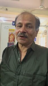 ज्वैलर्स दुकान में चोरी करने के इरादे से गए लुटेरे से दुकान मालिक भिड़े