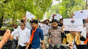 विधि परीक्षा मूल्यांकन में लापरवाही के खिलाफ अभाविप का विशाल प्रदर्शन