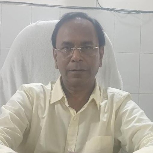 देवरिया में CMO के उत्पीड़न और प्रताड़ना से परेशान 16 डॉक्टरों ने सामूहिक इस्तीफा दे दिया है