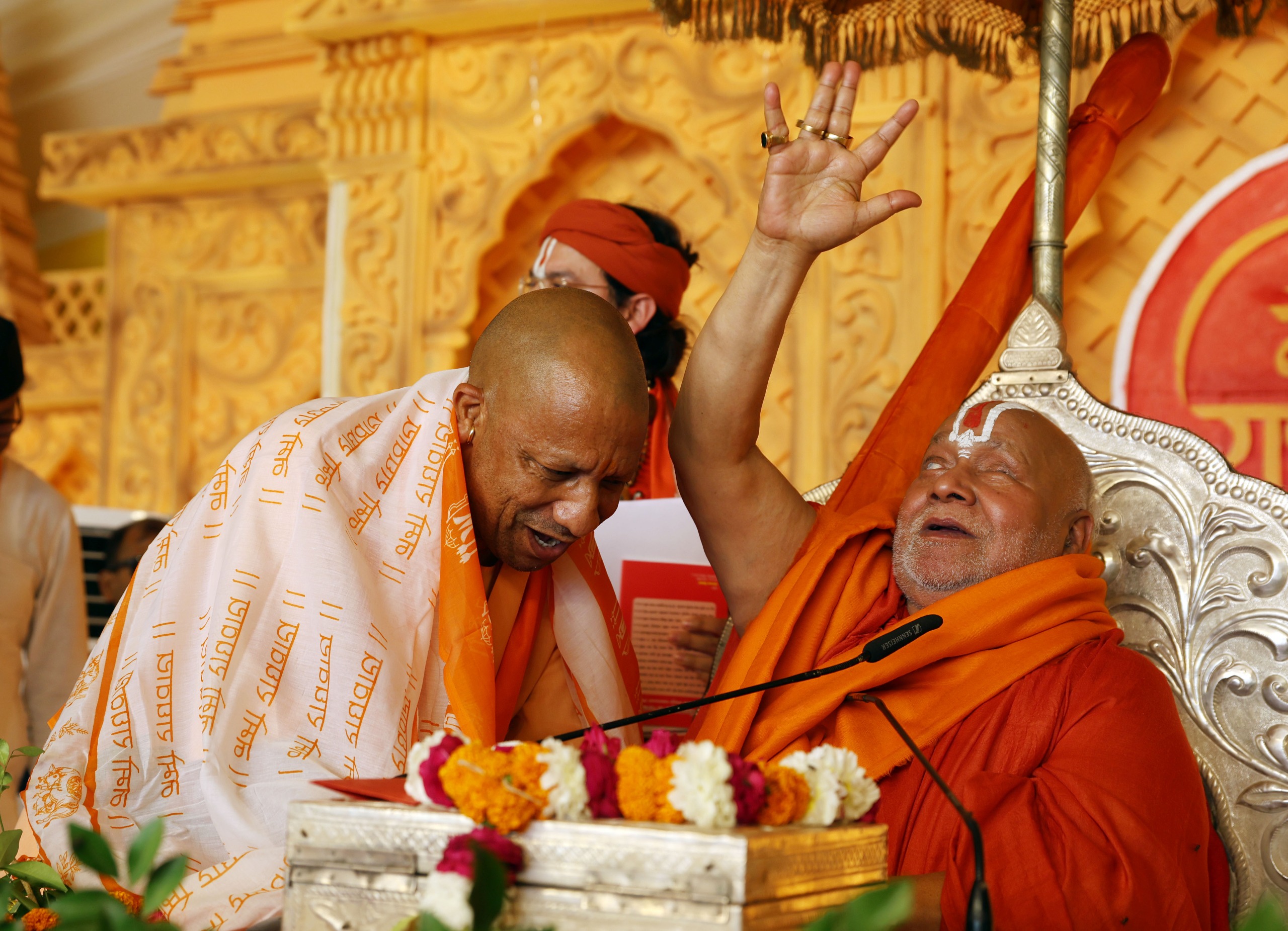 9 दिवसीय रामकथा महोत्सव के समापन समारोह में पहुंचे मुख्यमंत्री एवं गोरक्षपीठाधीश्वर योगी आदित्यनाथ