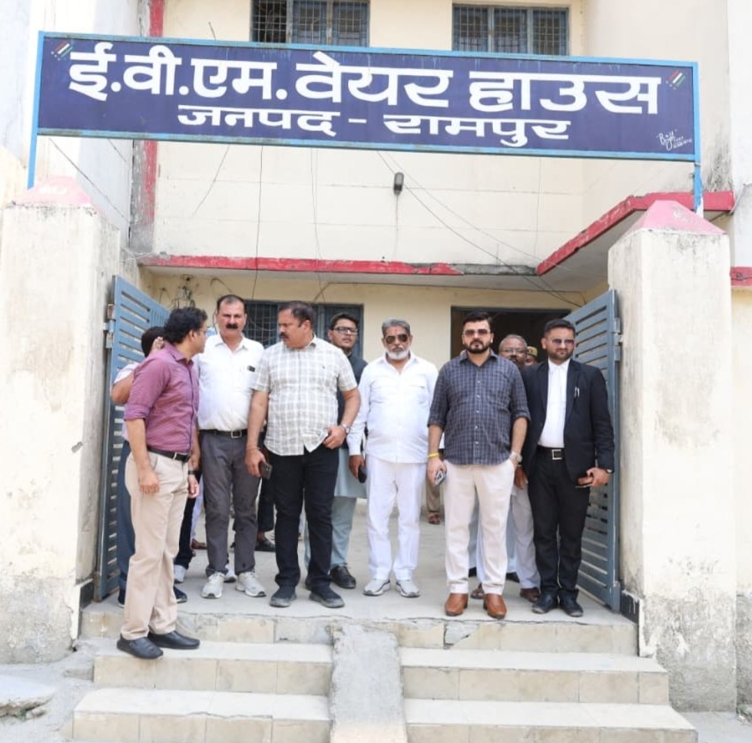 राजनीतिक दलों के प्रतिनिधिओं की मौजूदगी में ईवीएम और वीवीपीएटी वेयर हाउस का निरीक्षण किया गया