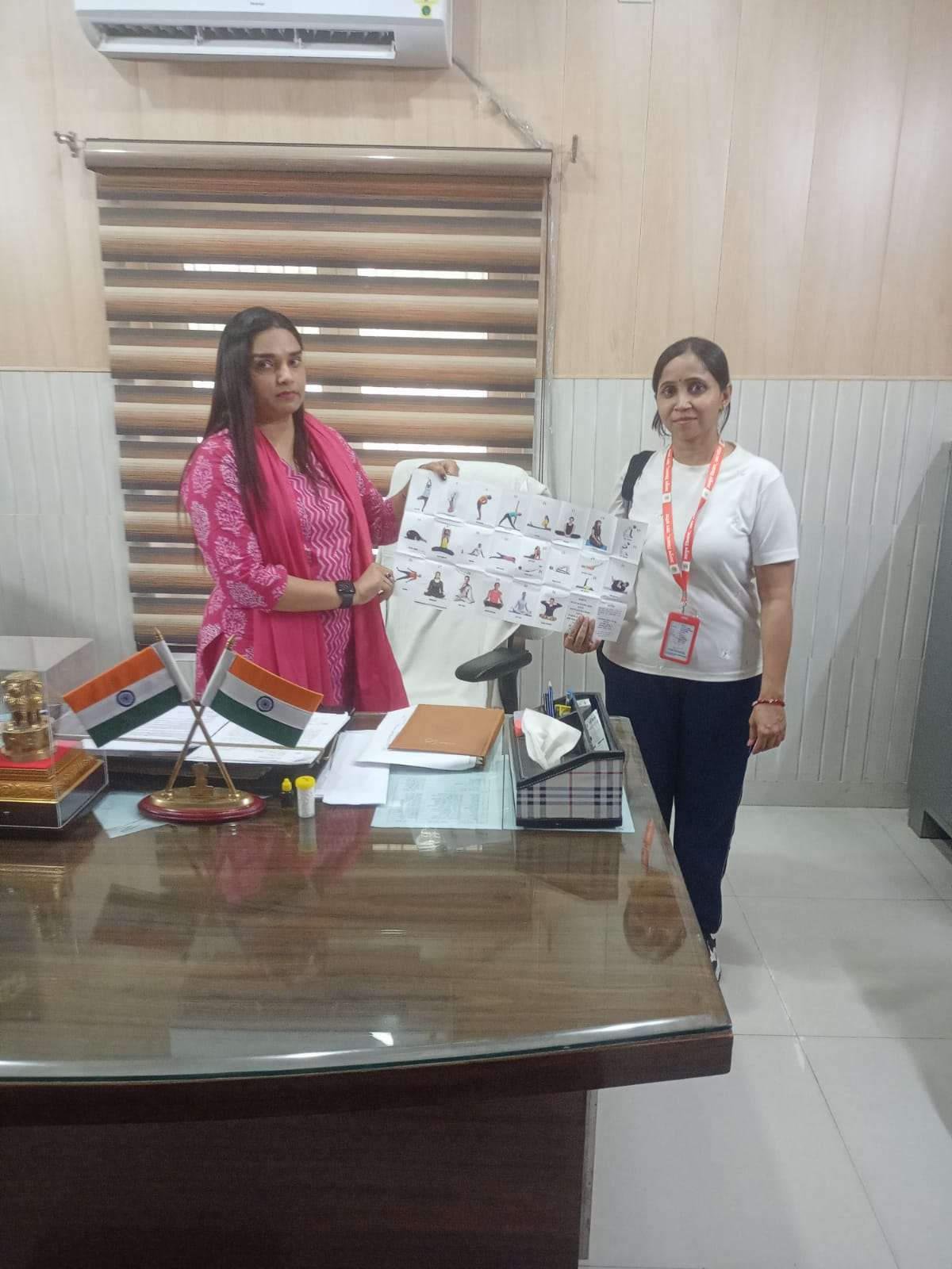 अंतर्राष्ट्रीय योग दिवस के अवसर पर बाराबंकी प्रशासन द्वारा विभिन्न विभागों में योग कैंप लगाया गया