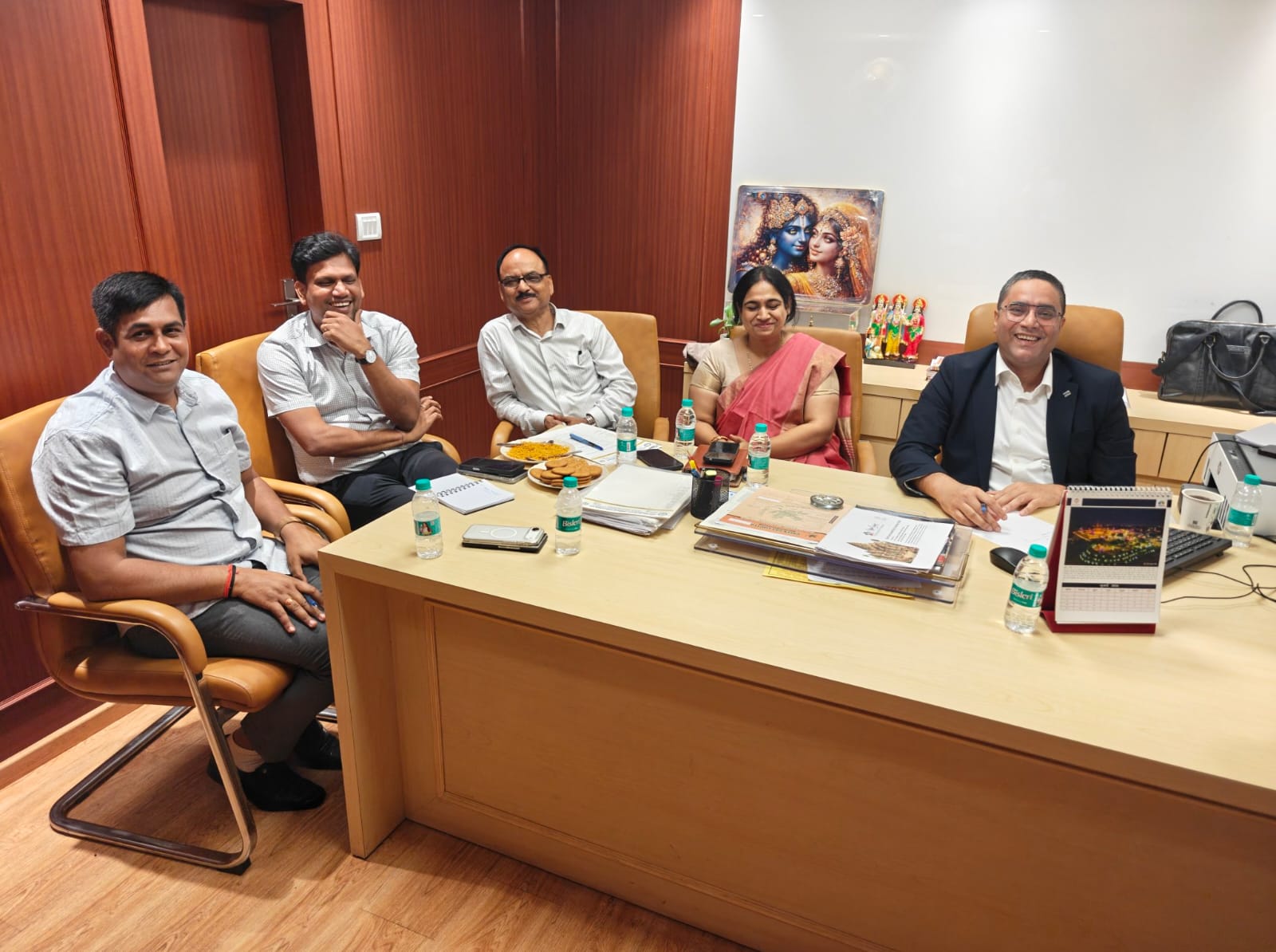 उत्तर प्रदेश PCS एसोसिएशन के कार्यवाहक अध्यक्ष PCS विश्व भूषण मिश्रा को काशी विश्वनाथ मंदिर के CEO बनाया गया है