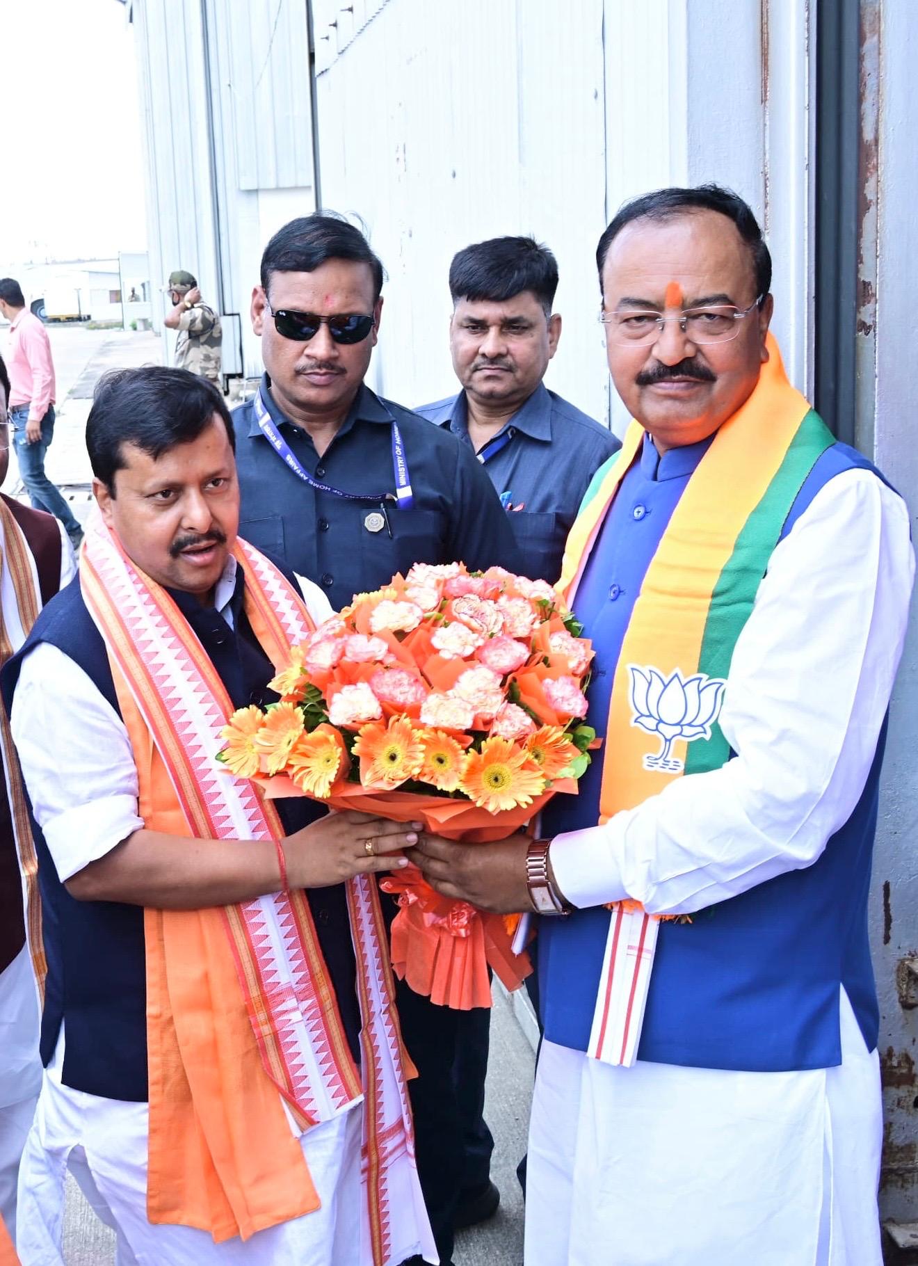 भारतीय जनता पार्टी के राष्ट्रीय अध्यक्ष श्री नितिन नवीन जी के लखनऊ आगमन पर उप मुख्यमंत्री श्री केशव प्रसाद मौर्य ने किया भव्य स्वागत