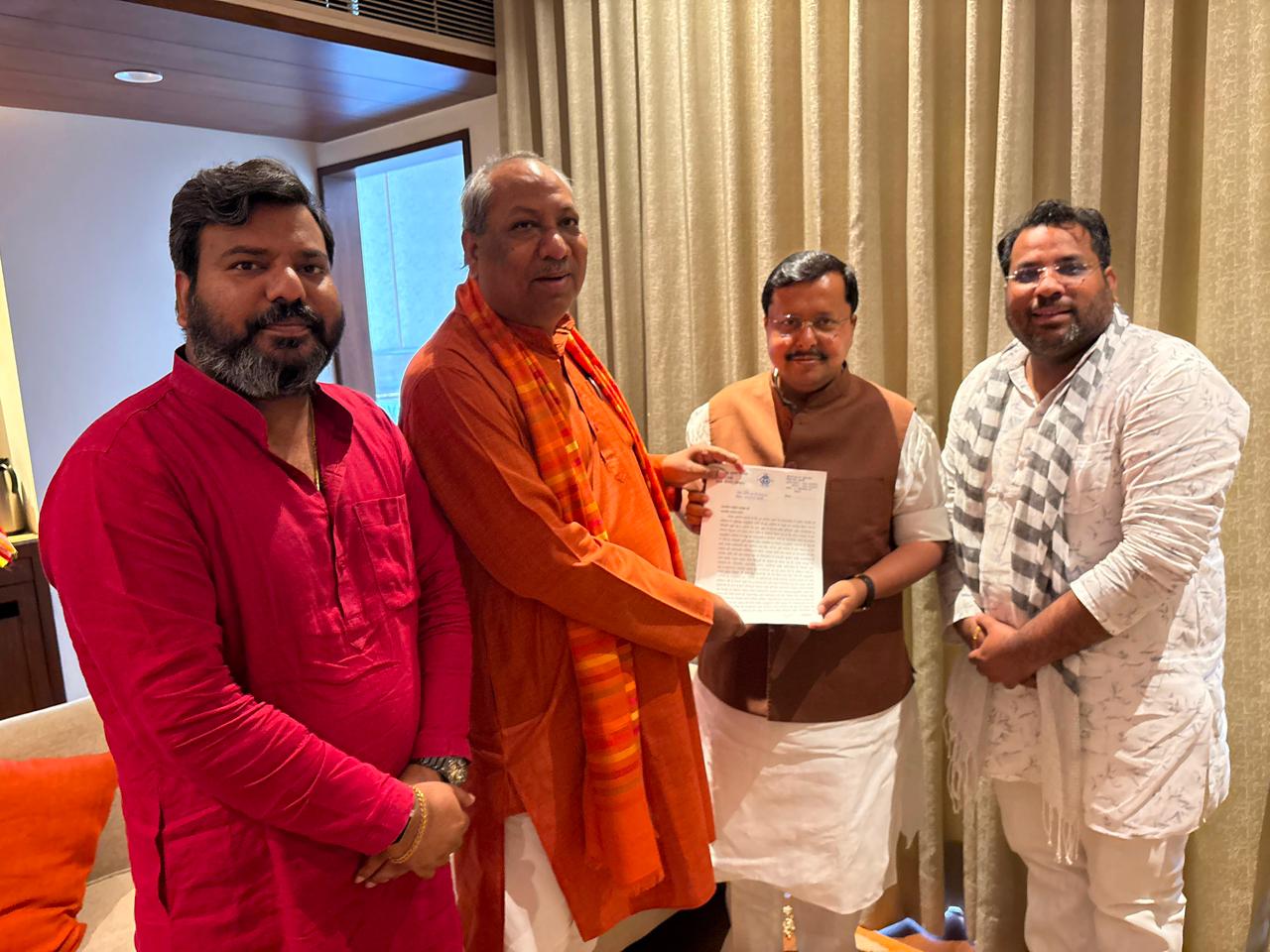 नितिन नबीन से मिले कैबिनेट मंत्री डॉ॰ संजय निषाद