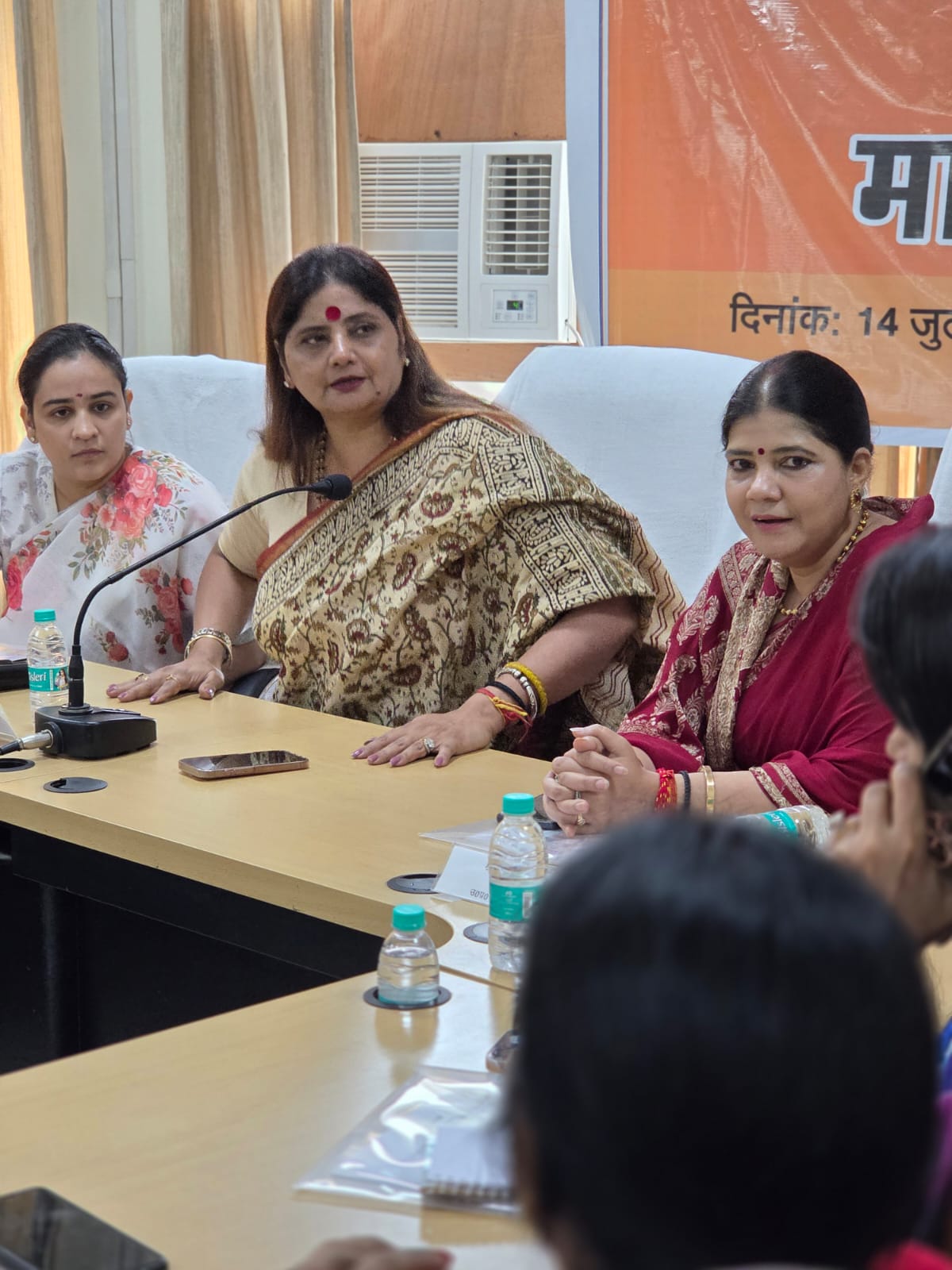 उत्तर प्रदेश राज्य महिला आयोग की मासिक समीक्षा बैठक सम्पन्न जनसुनवाई एवं महिला संस्थानों के निरीक्षणों पर हुई विस्तृत समीक्षा 10 WhatsApp Image 2026 07 14 at 16.53.30 1