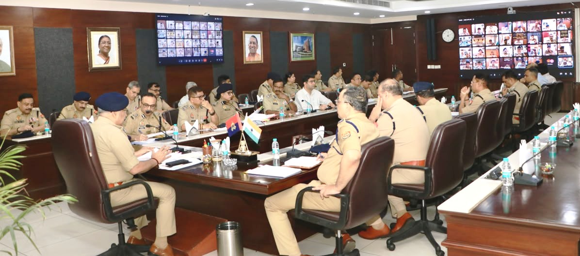 पुलिस महानिदेशक उत्तर प्रदेश द्वारा उच्चस्तरीय अपराध समीक्षा बैठक 3 WhatsApp Image 2026 07 14 at 20.24.01