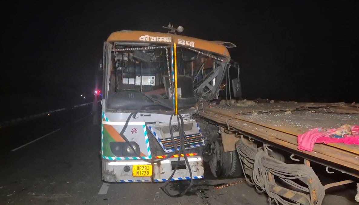 रोडवेज बस लोडर ट्रक में पीछे से घुसी 8 WhatsApp Image 2026 07 15 at 13.08.14