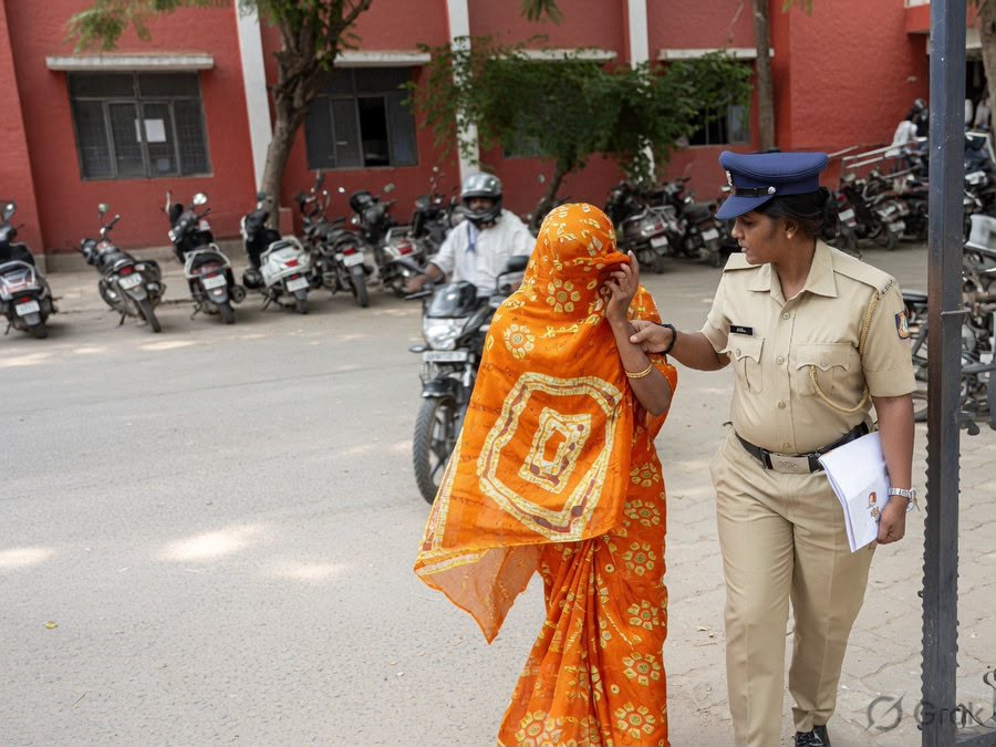 कर्नाटक के चिक्कबल्लापुर में 65 साल की महिला को जज की कुर्सी पर काला जादू करने के आरोप में गिरफ्तार 7 WhatsApp Image 2026 07 15 at 16.41.04