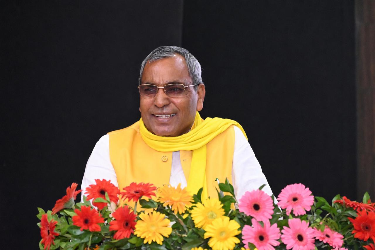 ‘मेरी पंचायत हरित पंचायत’ अभियान ग्रामीण विकास में मील का पत्थर साबित हो रही है- ओम प्रकाश राजभर 6 WhatsApp Image 2026 07 15 at 16.41.05