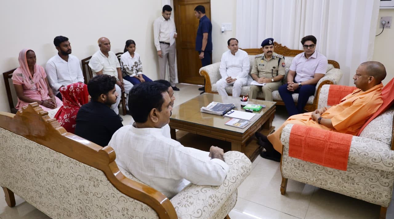 मेरठ ललिता गौतम मामला CM योगी से पीड़ित परिवार ने मुलाक़ात की 6 WhatsApp Image 2026 07 18 at 11.08.37