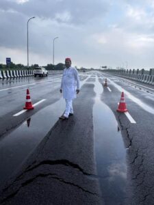 पहली बारिश नहीं झेल पाया लखनऊ कानपुर एक्सप्रेसवे