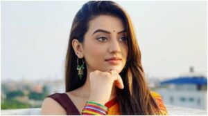 भोजपुरी अभिनेत्री अक्षरा सिंह ने काशी विश्वनाथ का लिया आशीर्वाद