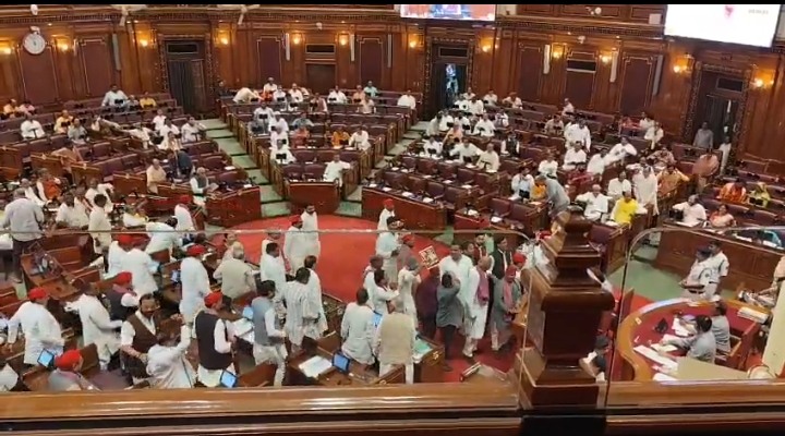 मानसून सत्र के दूसरे दिन यूपी विधानसभा में जोरदार हंगामा 4 10 1