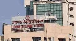 जानकीपुरम योजना स्थित जनेश्वर इंक्लेव अपार्टमेेंट आर0डब्ल्यू0ए को हैण्डओवर